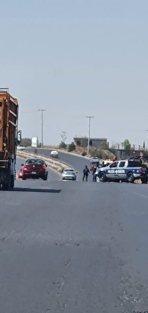 Acusan a policías de Amozoc de poner retén para extorsionar