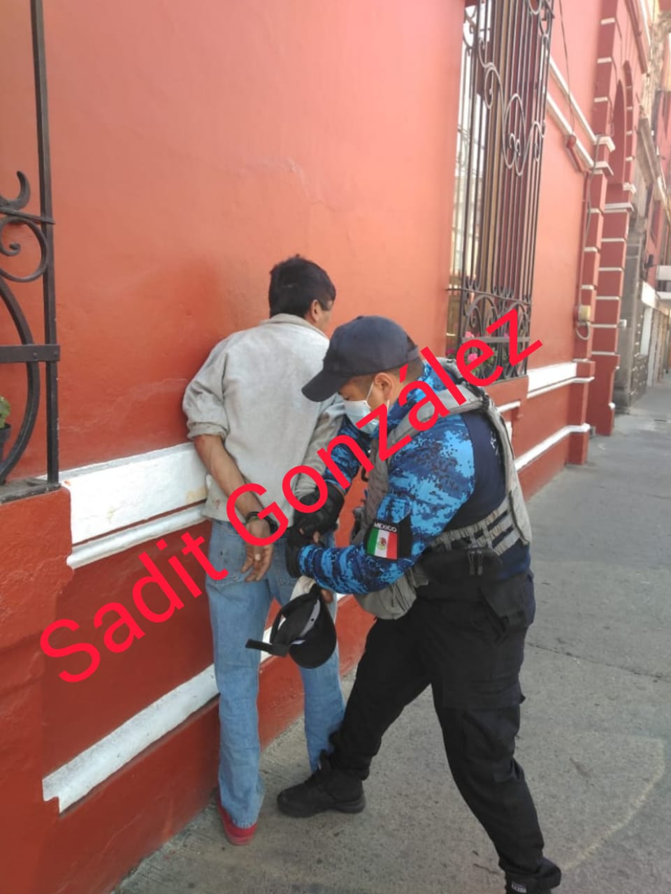 Detienen a presunto ladrón en pleno Centro Histórico de Puebla.