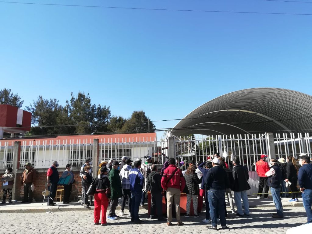 Video desde Puebla: Siguen las aglomeraciones en Tonanzintla para vacunarse