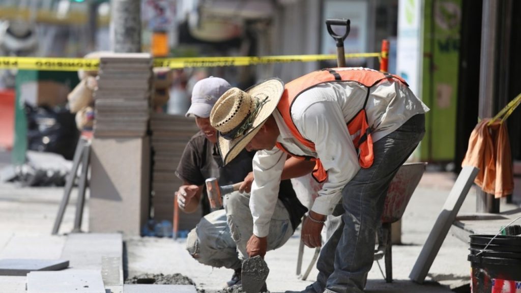 El personal ocupado total presentó un incremento de 0.3%.