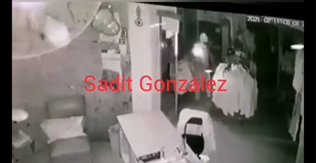 Supuesto ratero entra a robar a los negocios del centro de Texmelucan