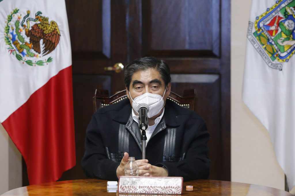 Sin modificaciones las restricciones sanitarias por descender en el semáforo epidemiológico: Miguel Barbosa Huerta