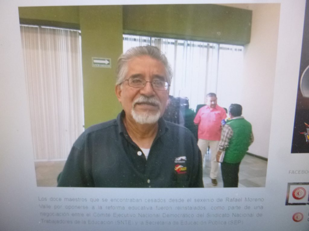 Hay deserción escolar, miles de alumnos no pueden conectarse por falta de equipos, afirma maestro del Movimiento Democrático Poblano