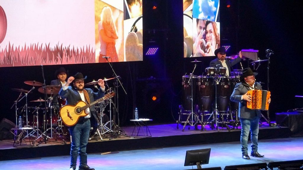 Pesado ofreció el concierto virtual “Viva el Amor” desde el Pabellón M