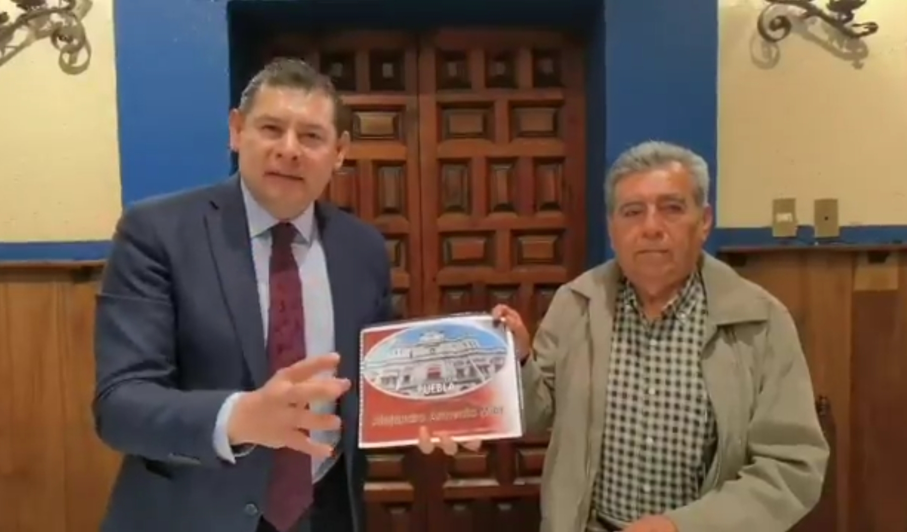 Entrega Armenta Mier su propuesta “Puebla un Gobierno de 10” a dos aspirantes a la candidatura de Morena en Puebla capital