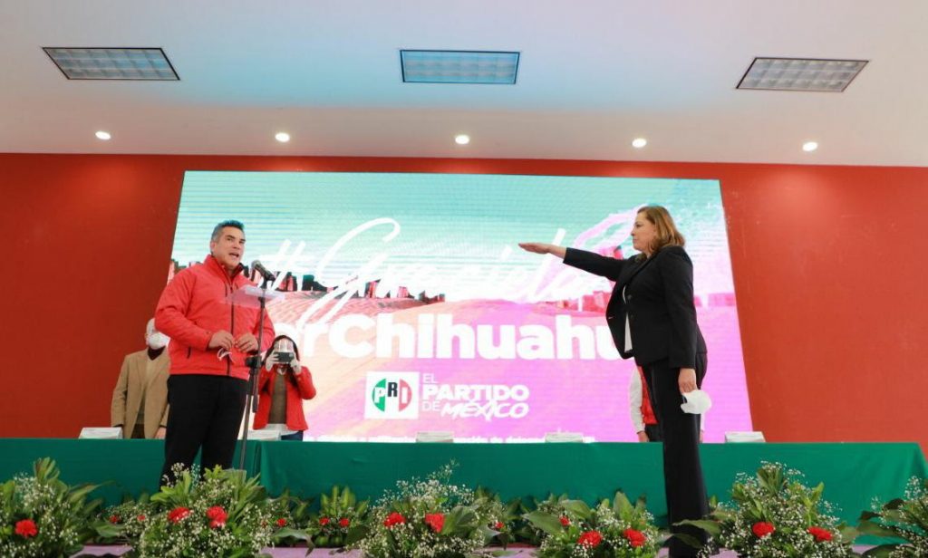 Alejandro Moreno toma protesta a Graciela Ortiz como candidata del PRI al gobierno de Chihuahua