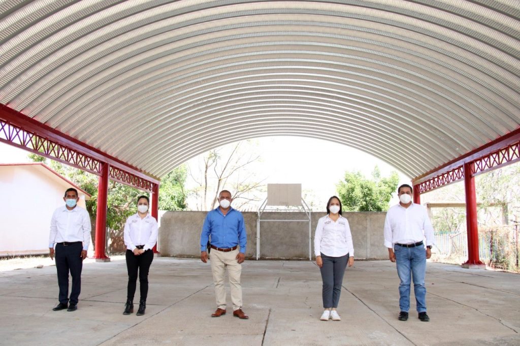 Entrega Bienestar acciones en la Mixteca  en beneficio de personas vulnerables