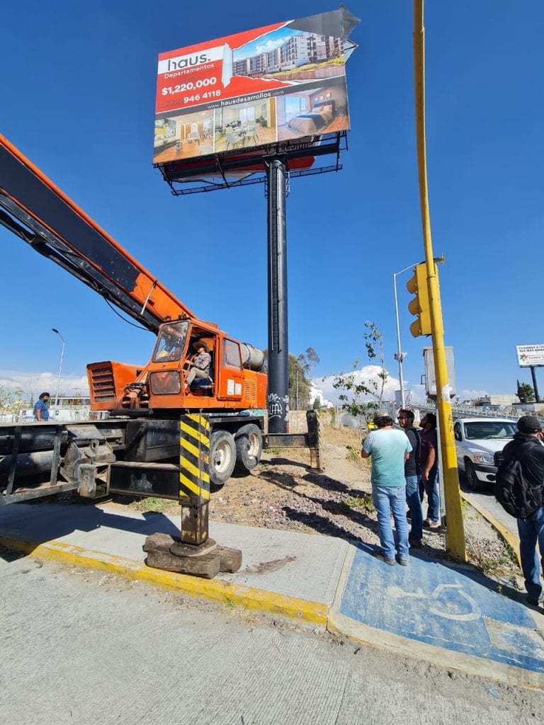 Ejecuta Medio Ambiente retiro de estructuras publicitarias por incumplir normatividad