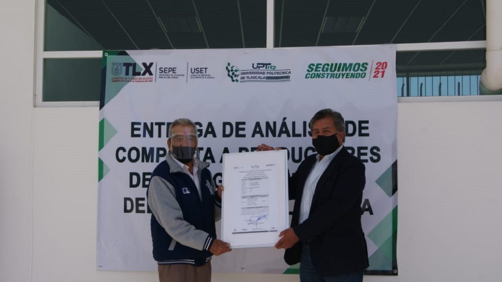 Respalda UPTREP a productores de Tecopilco con análisis de composta.