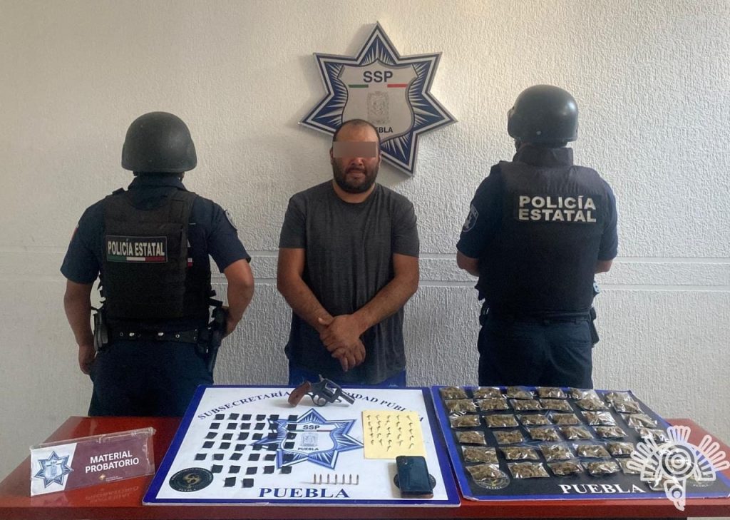 En Huejotzingo, Policía Estatal captura a presunto narcomenudista en una motocicleta robada