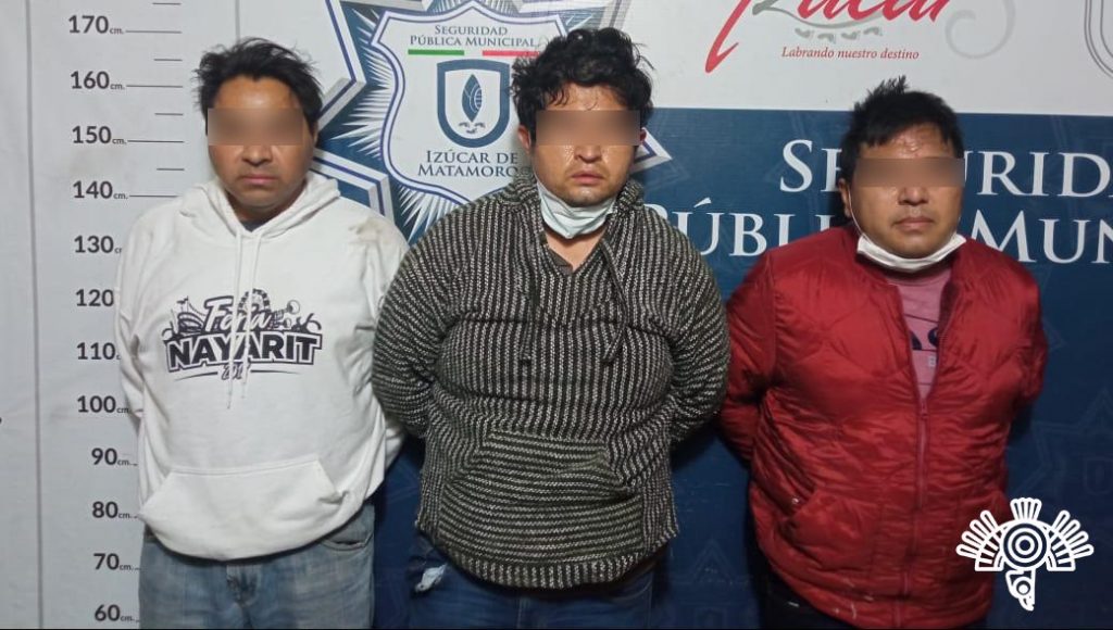 Por presuntamente colocar una narcomanta, Policía Estatal y de Izúcar capturan a tres personas