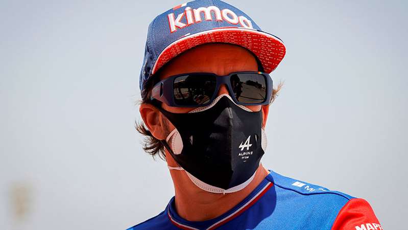 Alonso abandonó GP de Bahrein por una envoltura de sándwich que cayó en los frenos