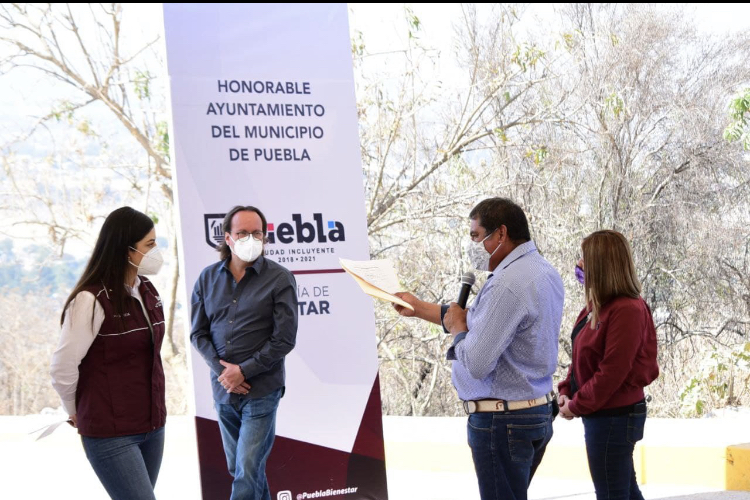 Ayuntamiento de Puebla entrega más calles en Santo Tomás Chautla