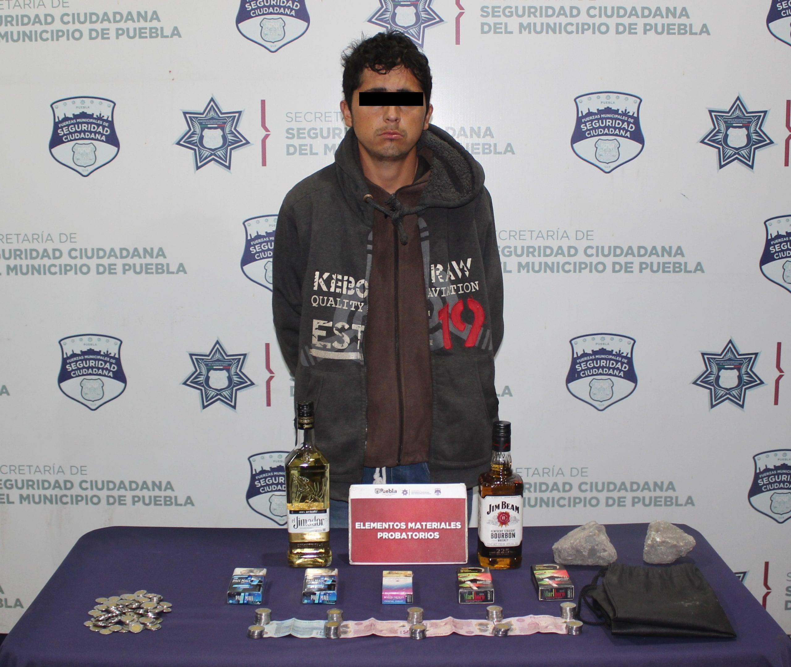 Detuvo Policía Municipal de Puebla a probable asaltante de tienda Oxxo.