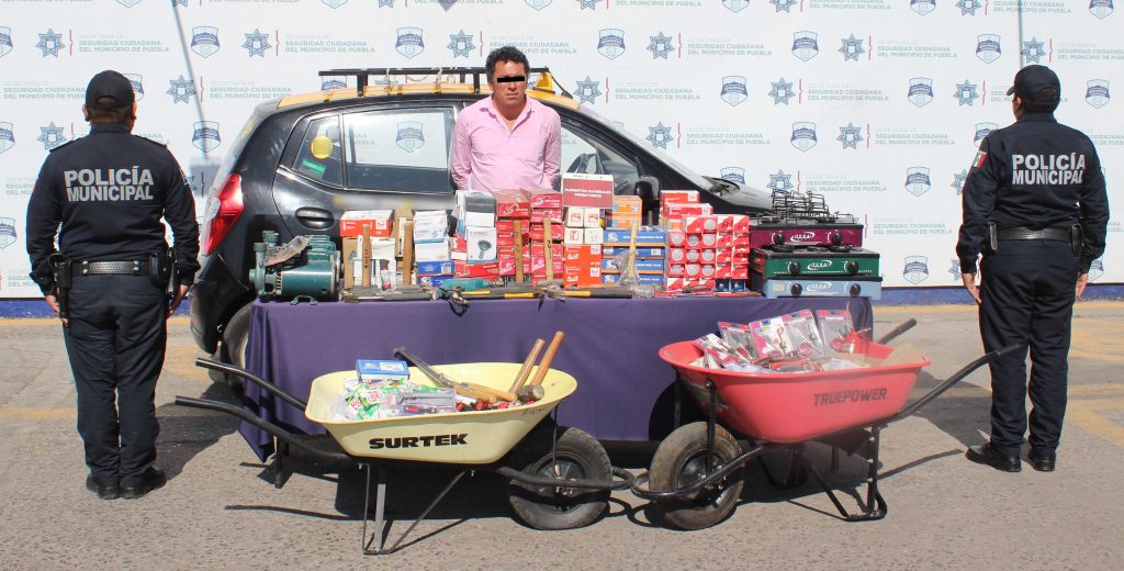 Exitosamente recuperó Policía Municipal de Puebla más de un centenar de artículos robados de una ferretería;hay un detenido.