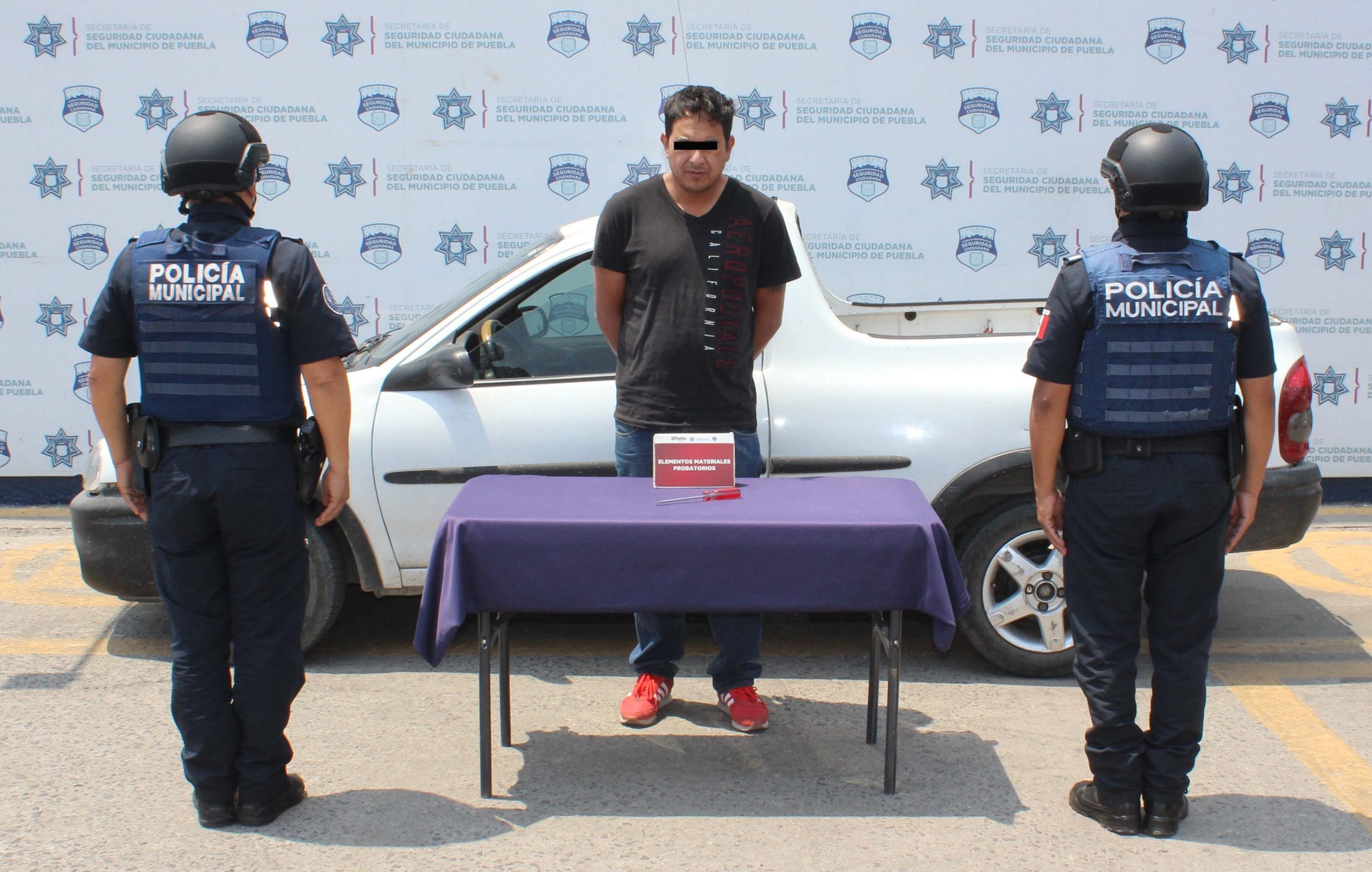 Recuperó Policía Municipal de Puebla una camioneta robada; un hombre fue detenido.