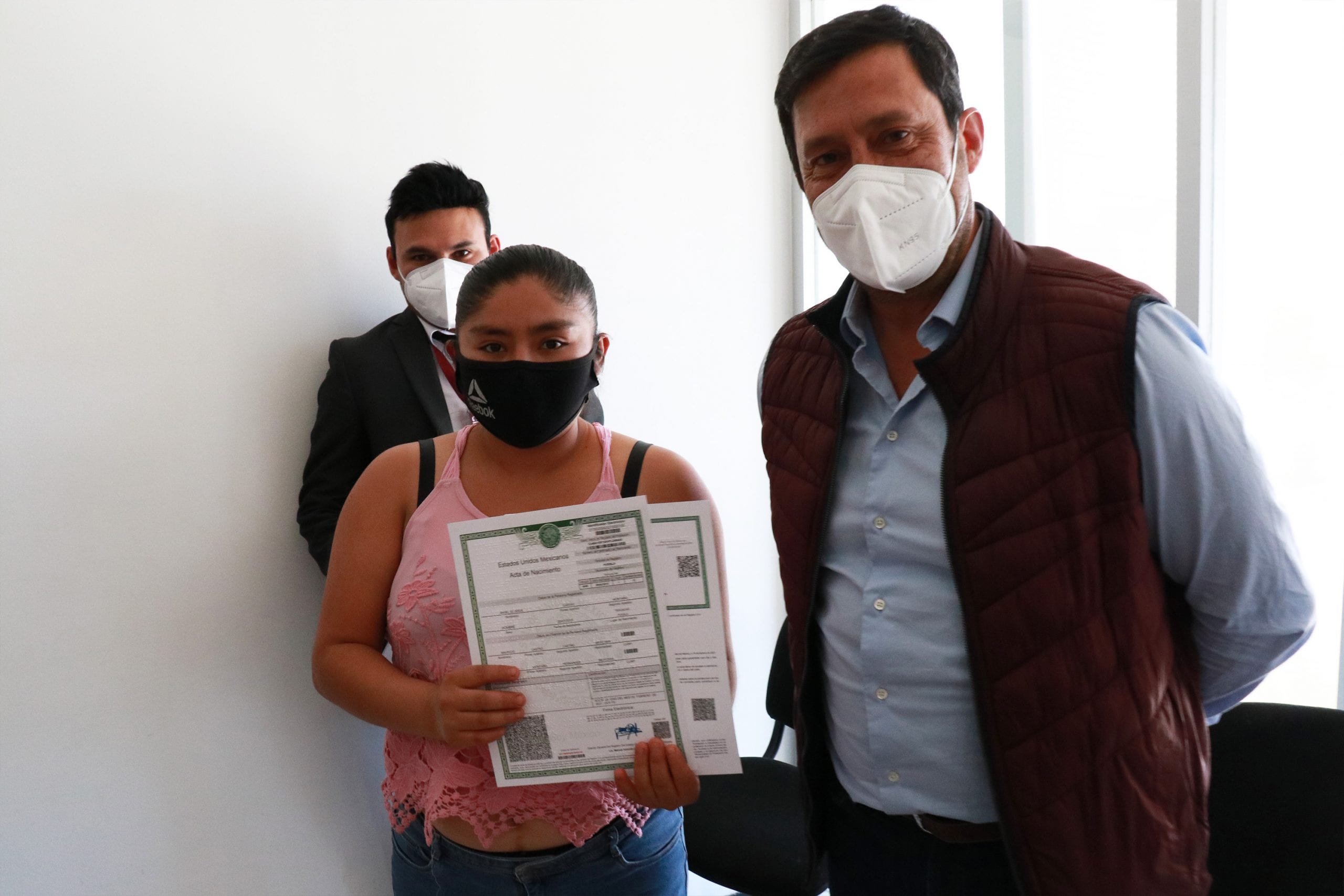 En Tehuacán, Registro Civil del SEDIF entrega actas de nacimiento en Braille