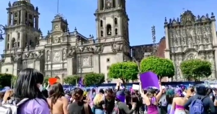 Video desde Puebla: Contingente del 8M en el zócalo de la CdMex