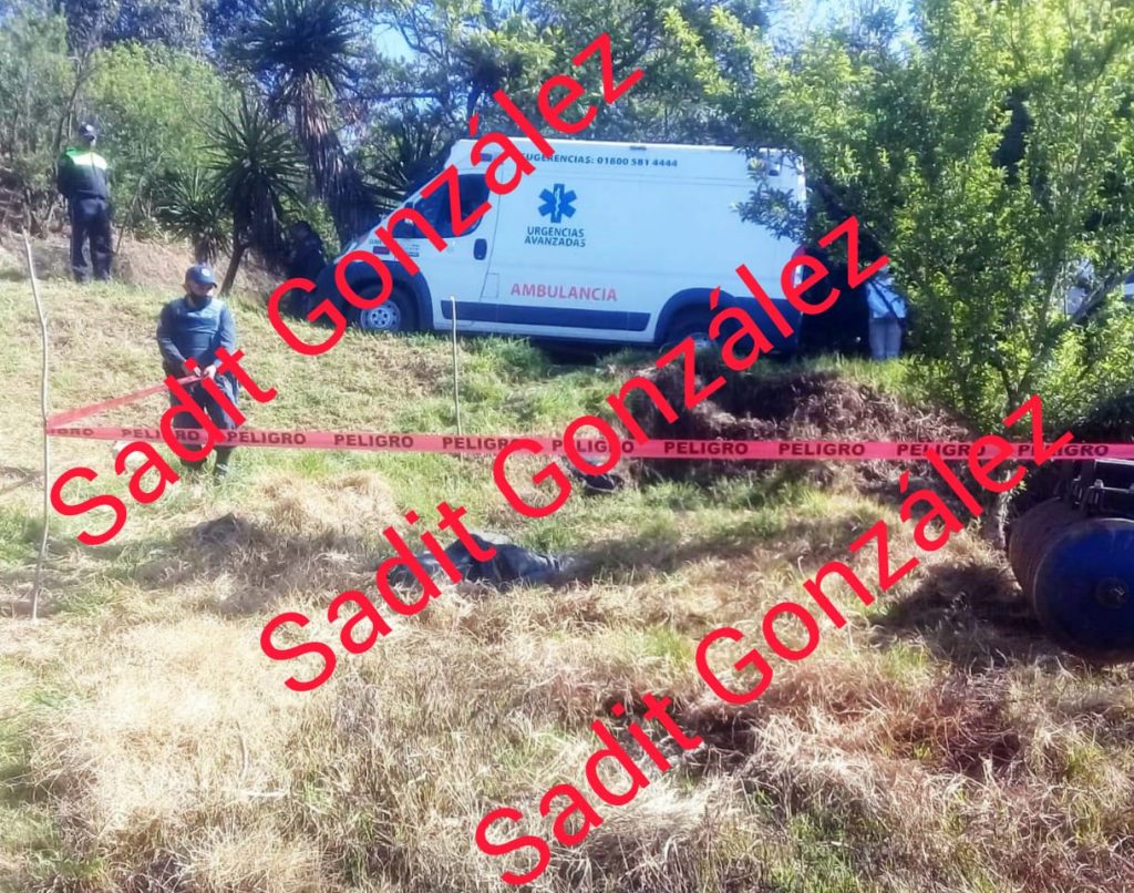 Campesino de Tlatlauquitepec muere aplastado por un tractor