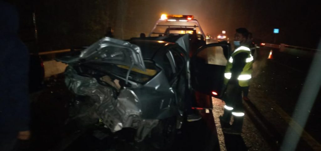 Fotonota: Aparatoso accidente en la carretera Tecojotal-Nuevo Necaxa