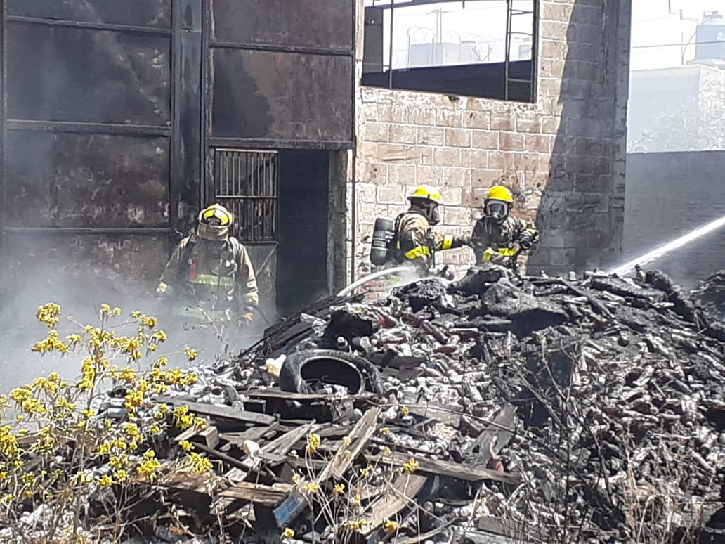 Elementos de Protección Civil municipal controlan incendio en San Jerónimo Caleras