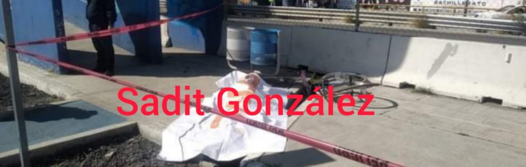 Ciclista pierde la vida al caer de la ciclovía de Periférico.