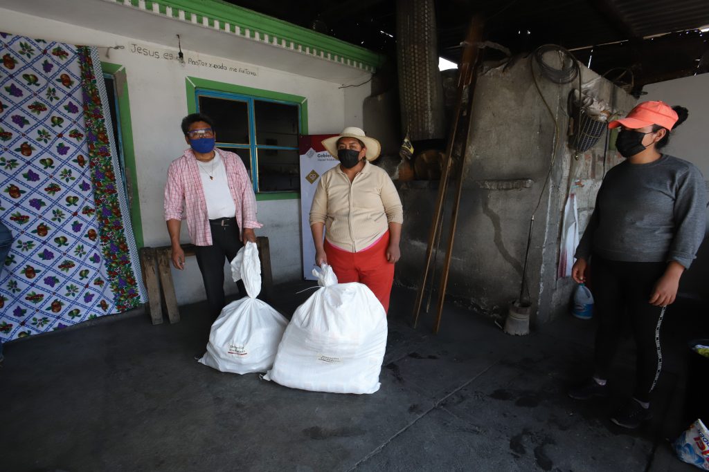Beneficia SEDIF a establecimientos de elaboración de pan con insumos