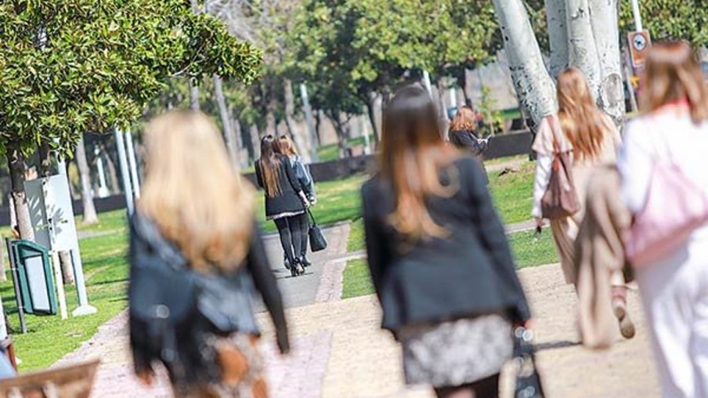 Las leyes aún limitan las oportunidades  económicas de las mujeres