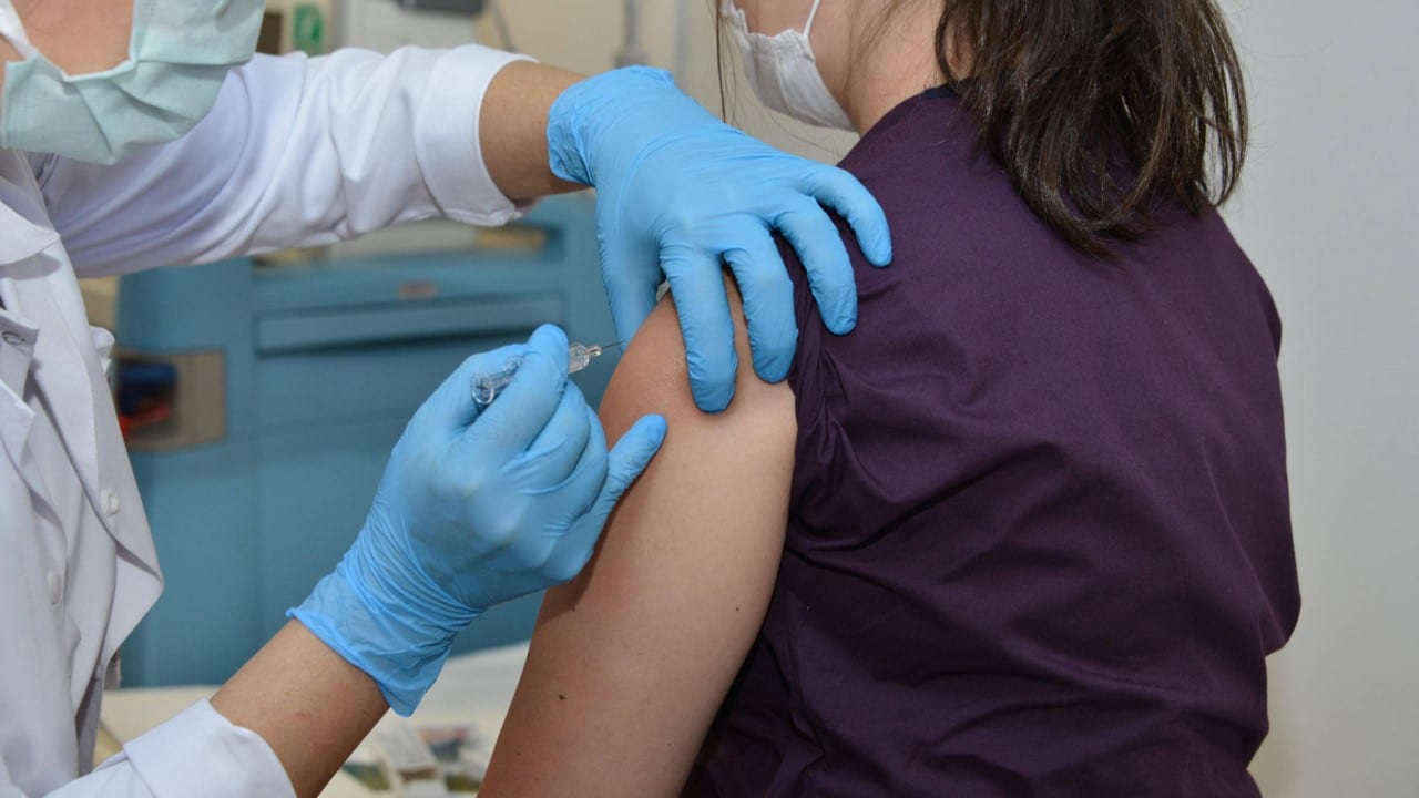 La SEDENA coordina la aplicación de vacuna para prevención de la COVID-19 en la ciudad de Puebla