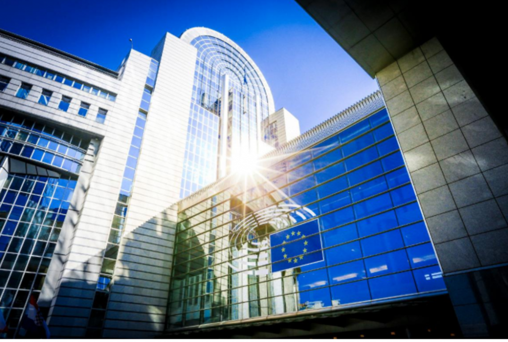 El PE alerta del impacto de la pandemia sobre la salud y educación de los niños