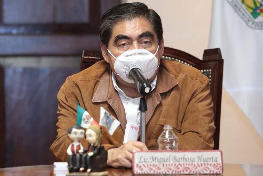 Llama Miguel Barbosa a la prudencia y confiar en la estrategia de vacunación.