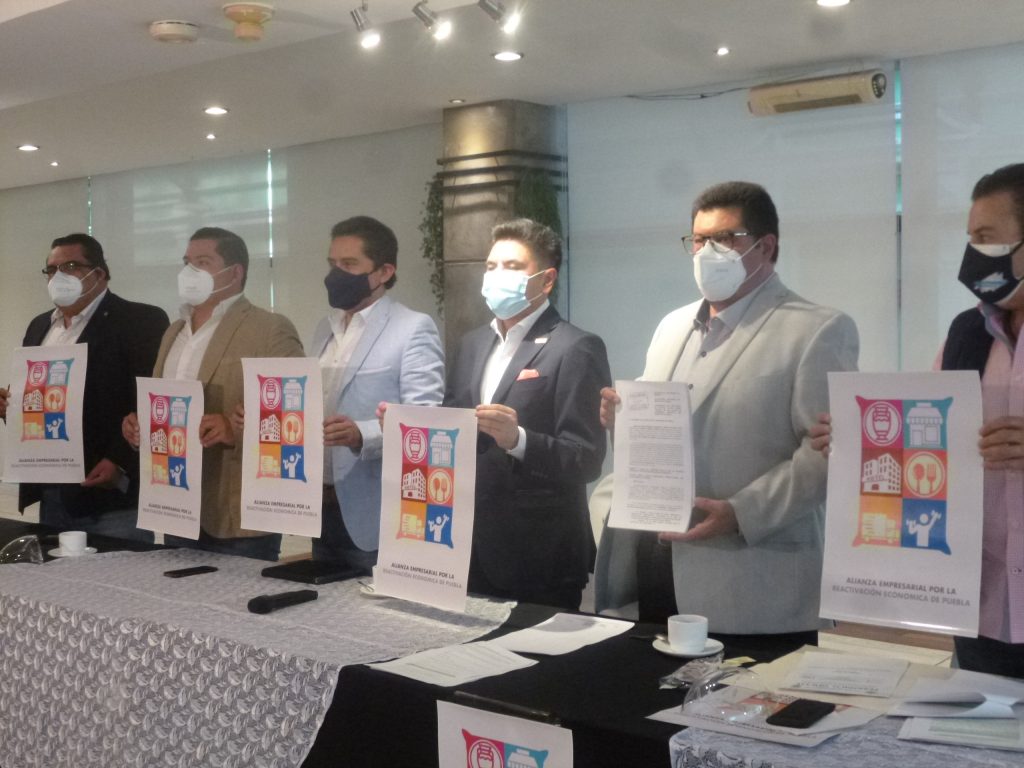 Empresarios de franquicias piden revocar el mandato de la presidenta Claudia Rivera