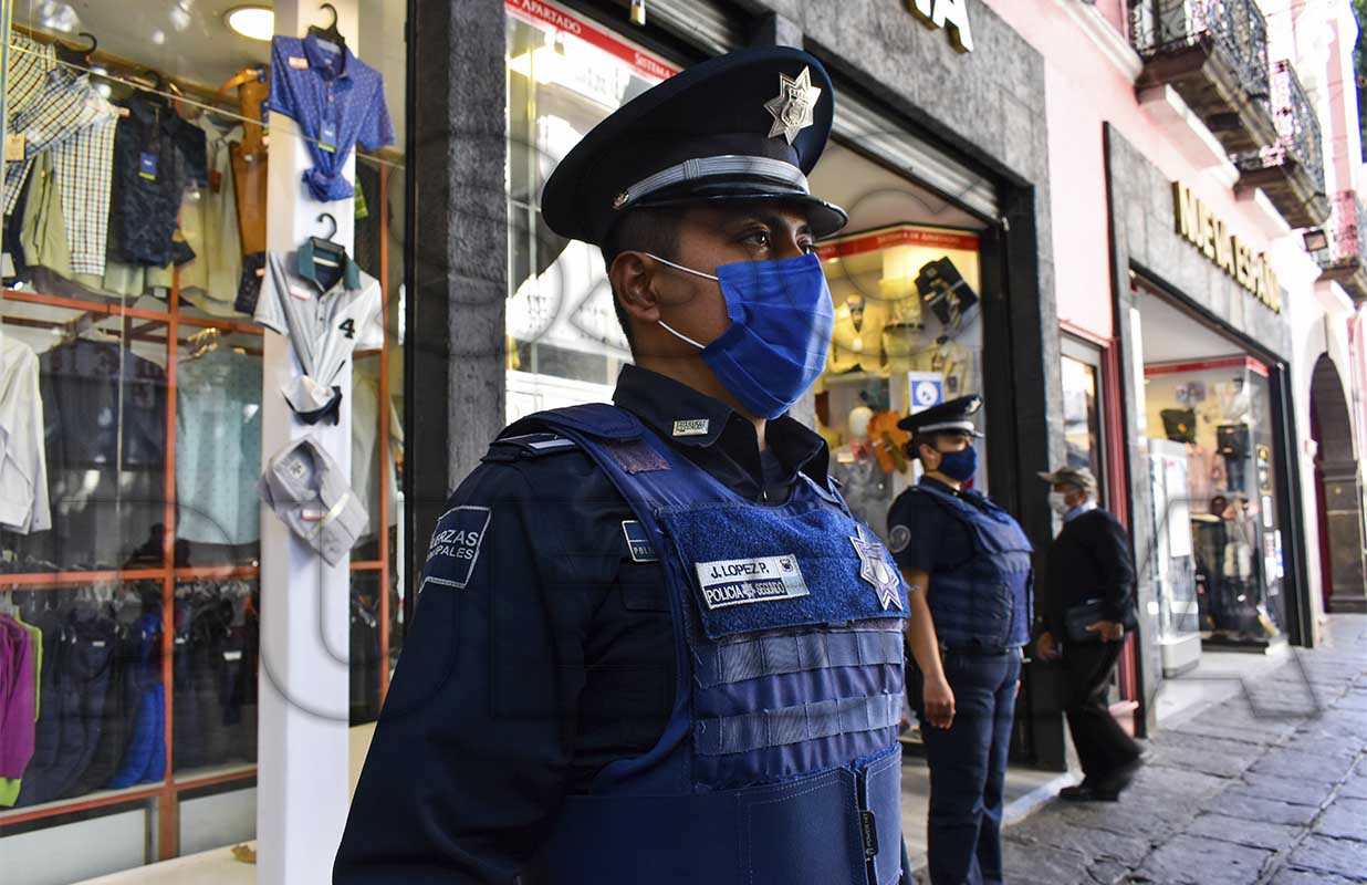 Reportó policía municipal de Puebla la detención de más de 100 personas.