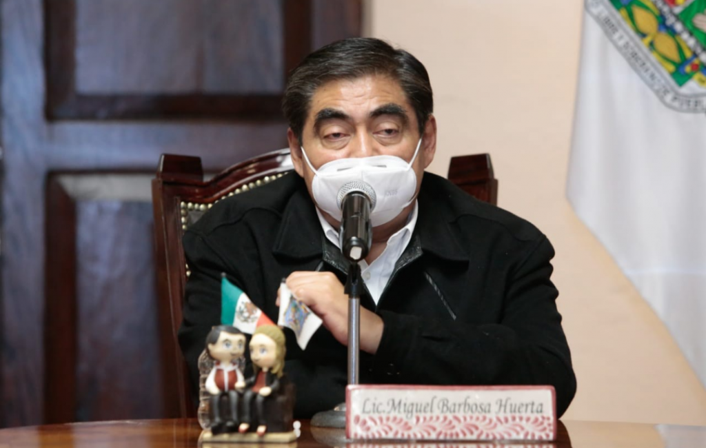 Video desde Puebla: Gobernador Barbosa ordenó retirar vallas que cuidan monumentos del Centro Histórico