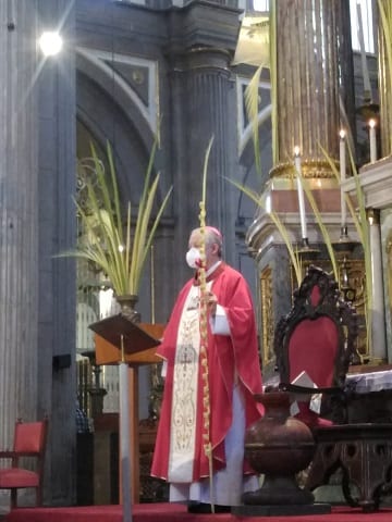 Celebra Arzobispo de Puebla el Domingo de Ramos