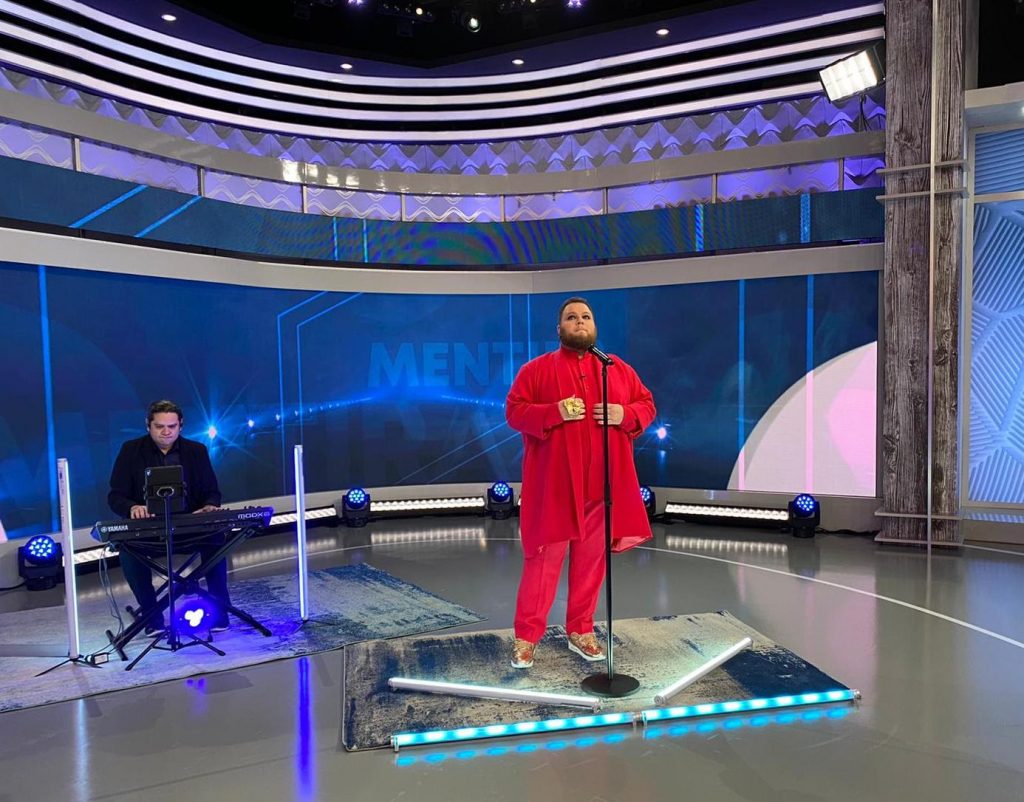 Enrique Ramil debuta en la televisión nacional de EEUU con su éxito “Mentira”