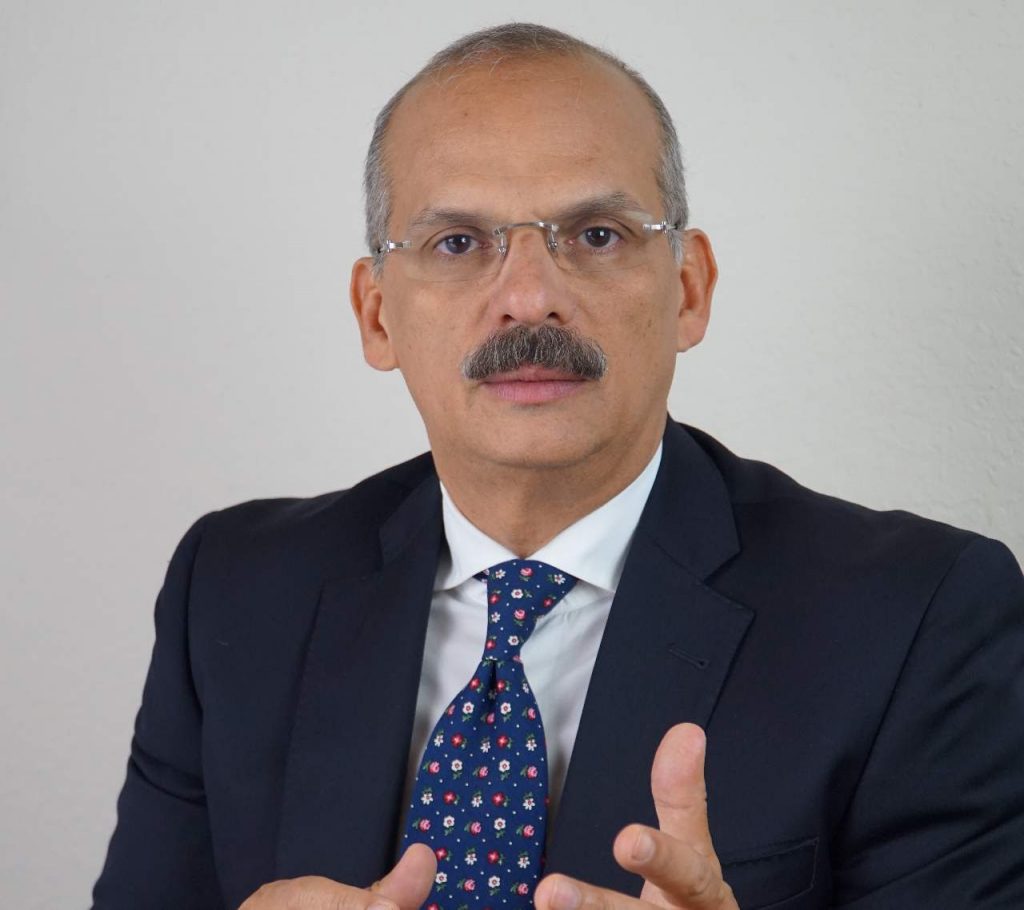 Alejandro Rebolledo, magistrado del Tribunal Supremo de Venezuela, publica una novela sobre su persecución y exilio