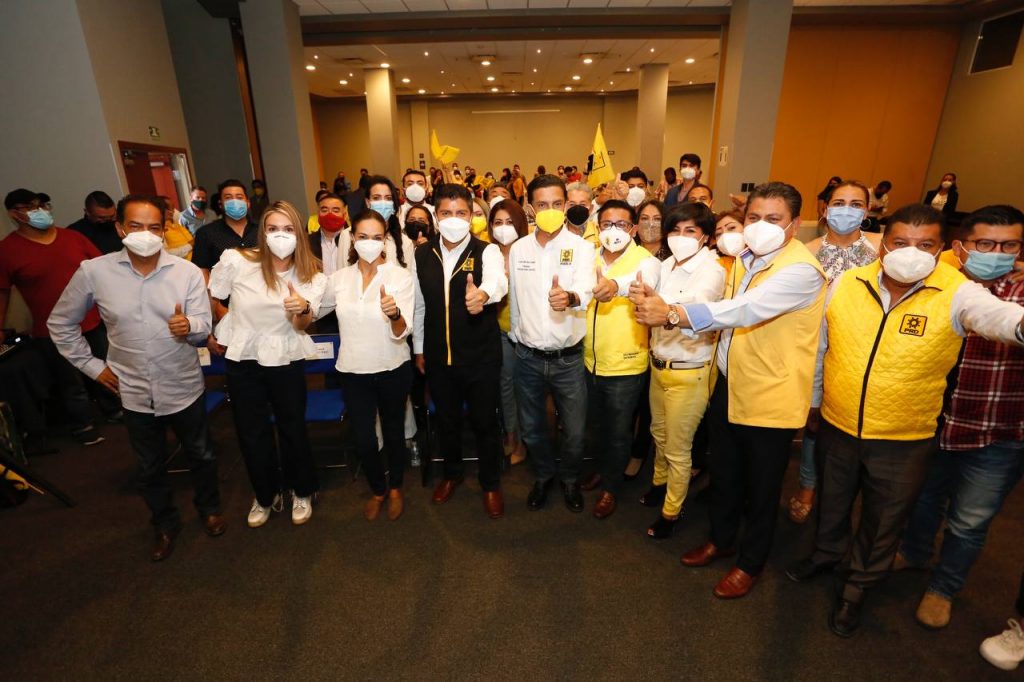 Presenta PRD a Eduardo Rivera como su candidato a la alcaldía capitalina