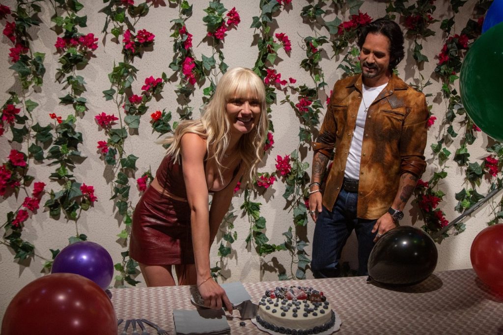 Producción y elenco de “La Desalmada” festejaron cumpleaños de Kimberly Dos Ramos