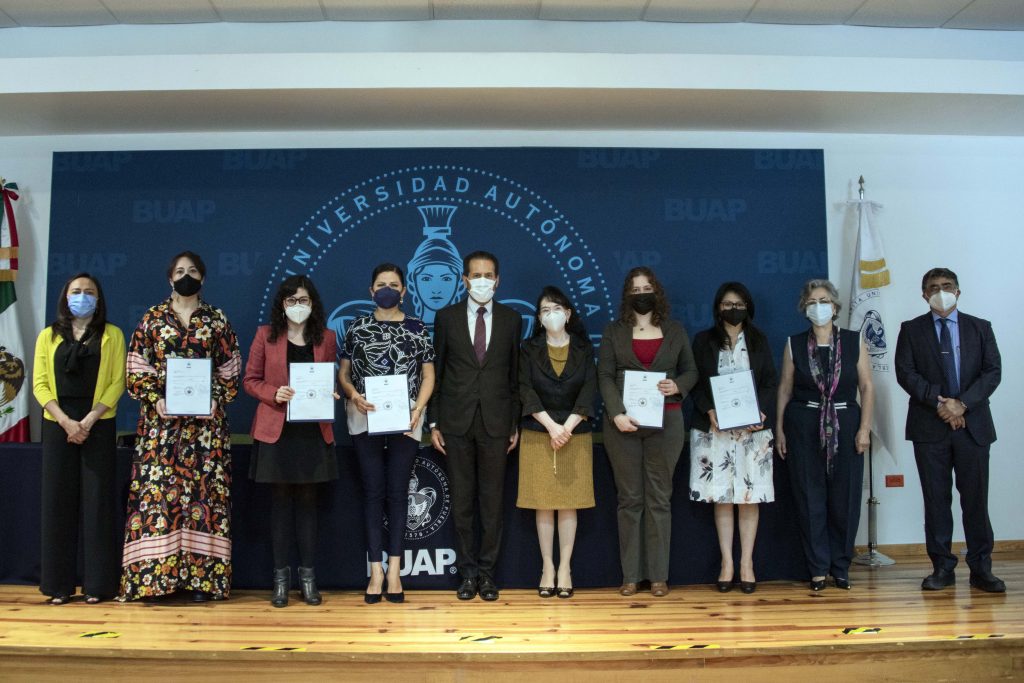 Entrega el Rector Alfonso Esparza 136 definitividades a personal académico