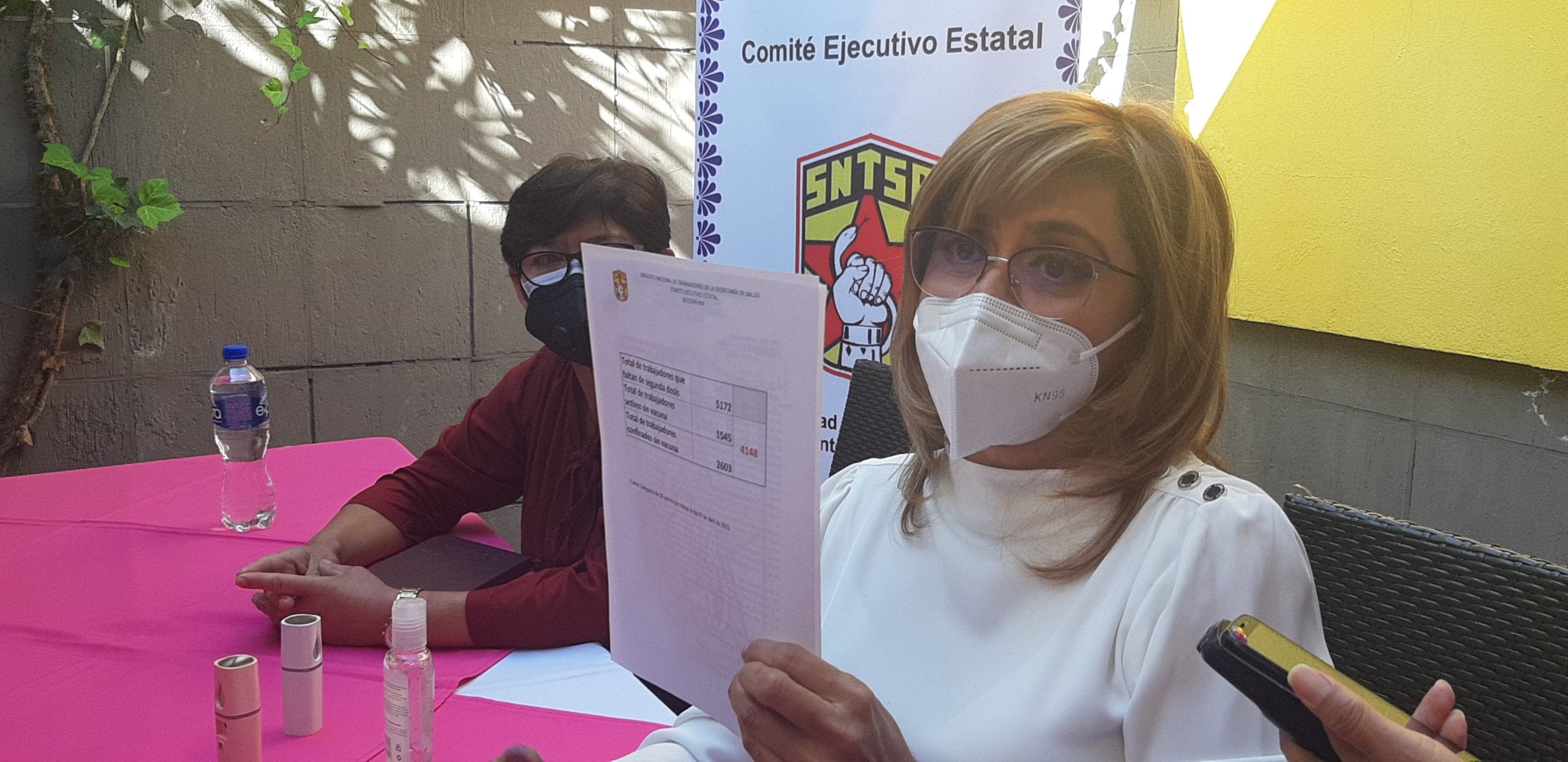 En Puebla, 5 mil 172 trabajadores de la Salud no han recibido la segunda vacuna contra el Covid, acusó la dirigente sindical