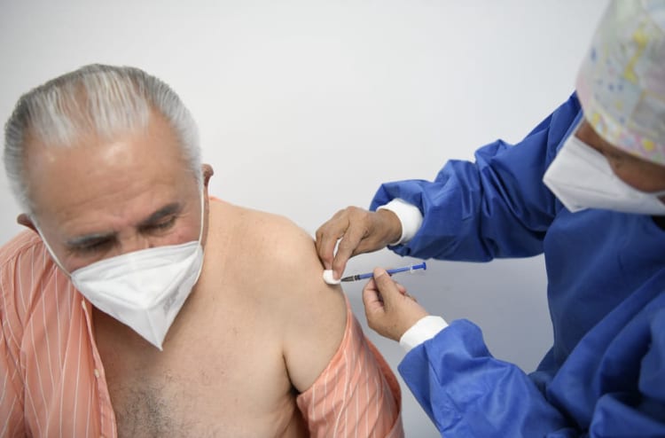 Amplía Sector Salud plazo para la vacuna en adultos mayores de 60 años