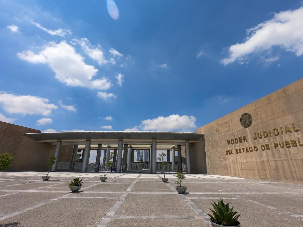 Juez libera al adolescente que, con su novia, llevaban al encajuelado del periférico ecológico