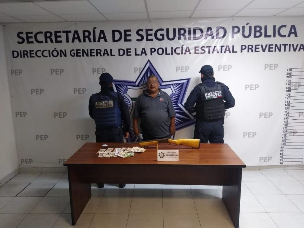 Policía estatal recupera tractocamión robado en Tlacotepec de Juárez