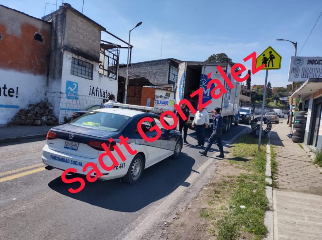 Policías de Chignautla recuperan camión robado.