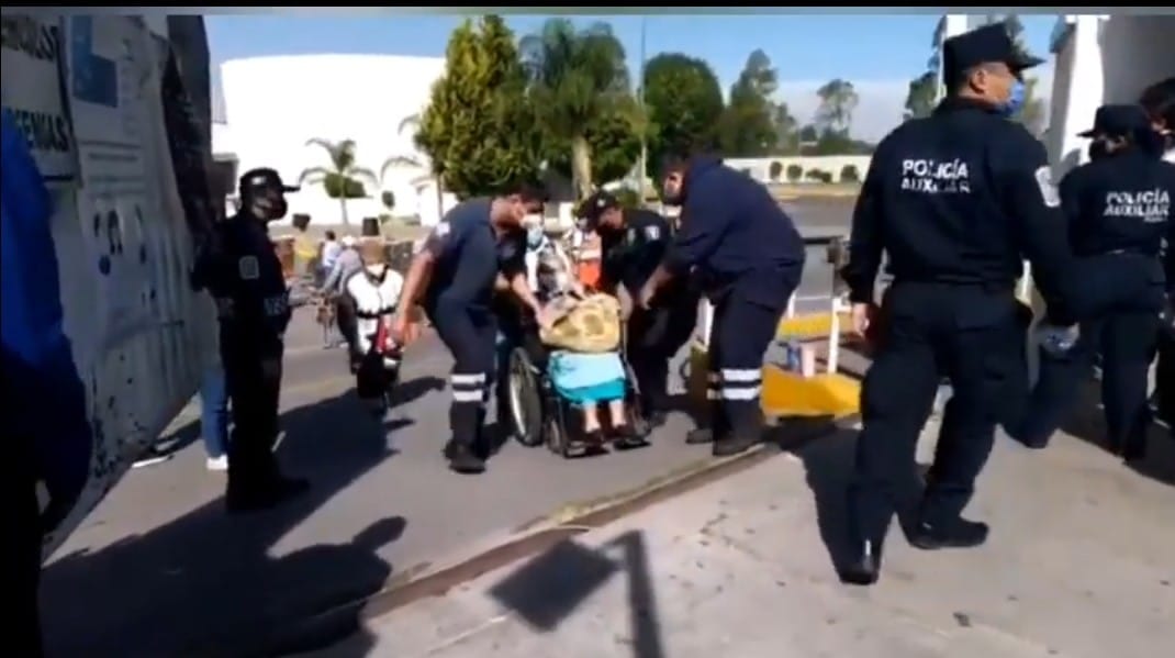Video desde Puebla: Después de vacunarse salen del Hospital General del Norte