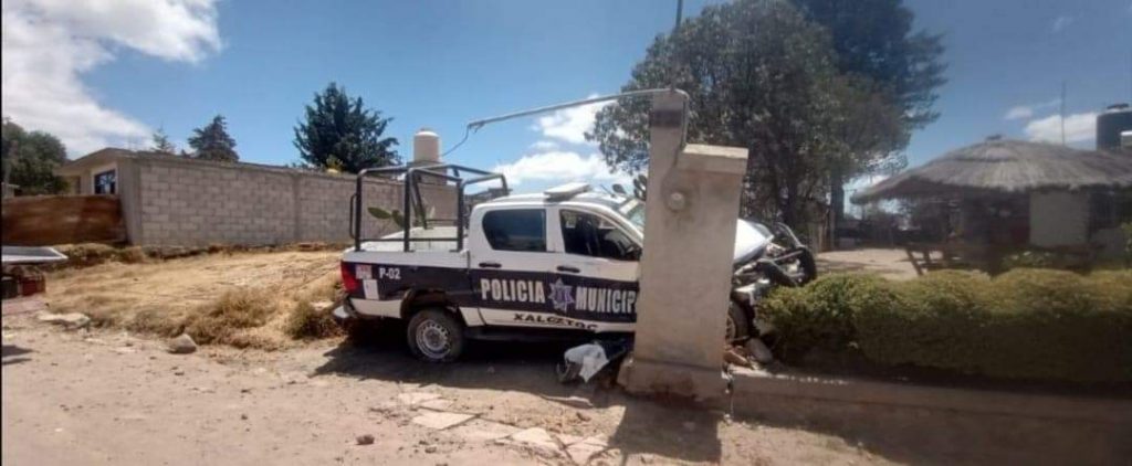 En persecución de un delincuente, policía de Xaloztoc sufre percance