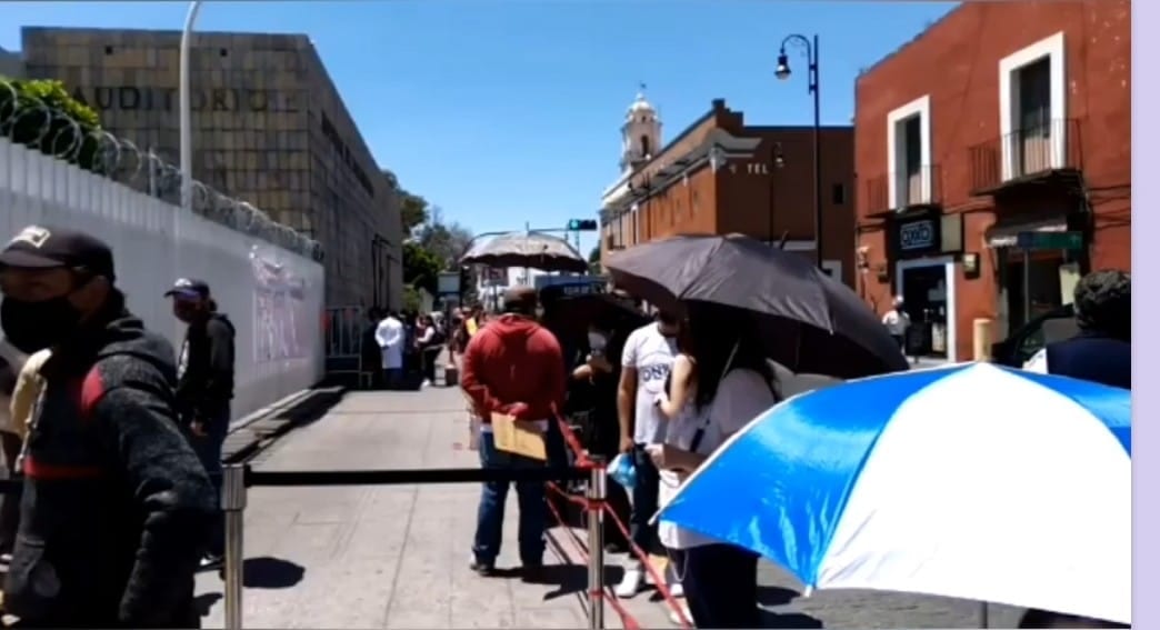 Video desde Puebla: Orden y rapidez hoy en la vacunación en IMSS San José