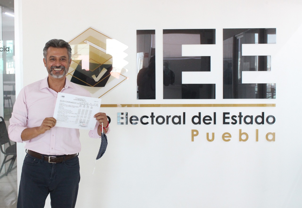 Fotonota: Felipe Sandoval se registra como candidato independiente a la alcaldía de San Andrés Cholula