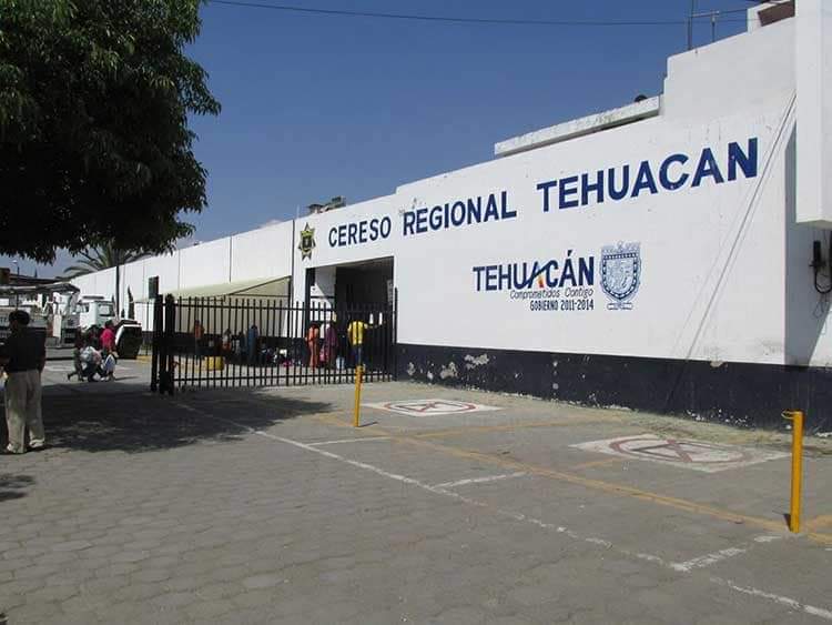 Supuesto infarto fulimante le arrebata la vida a un reo del penal de Tehuacán